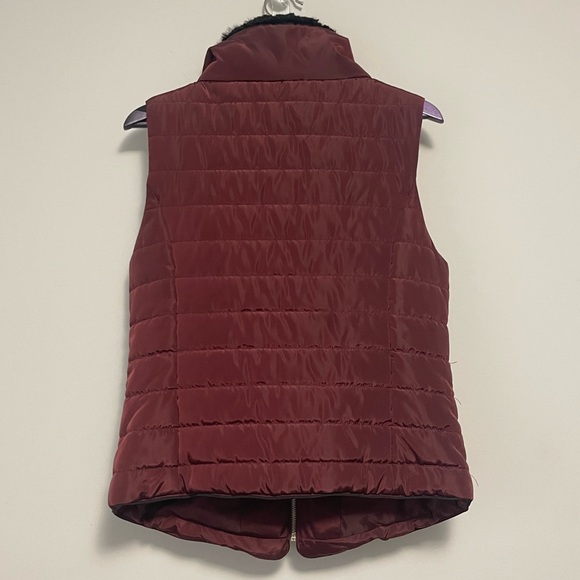 Guess Women's Front Runner Faux Fur Puffer Vest Size Medium - Picture 6 of 11